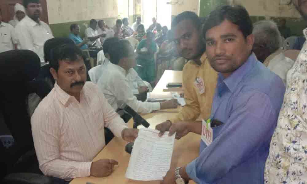 Fill doctor posts in government hospitals in Karimnagar, demands DYFI