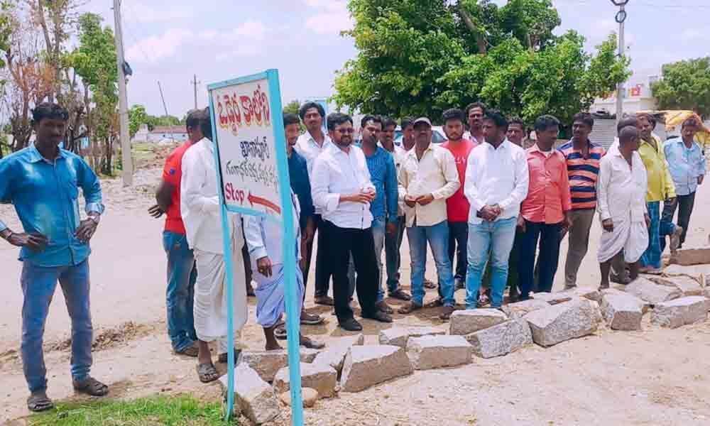 VDC boycotts Vaddera people in Maggidi village