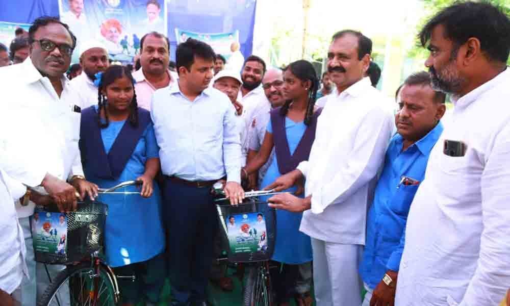 MLA distributes free cycles to girl students in Tirupati