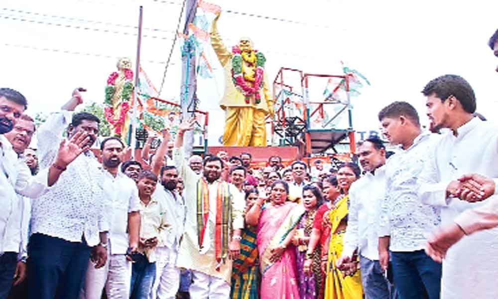 Kuna Srisailam Goud pays rich tributes to YSR