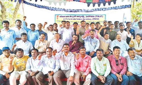 Scribes urge CM KCR  to keep his promises