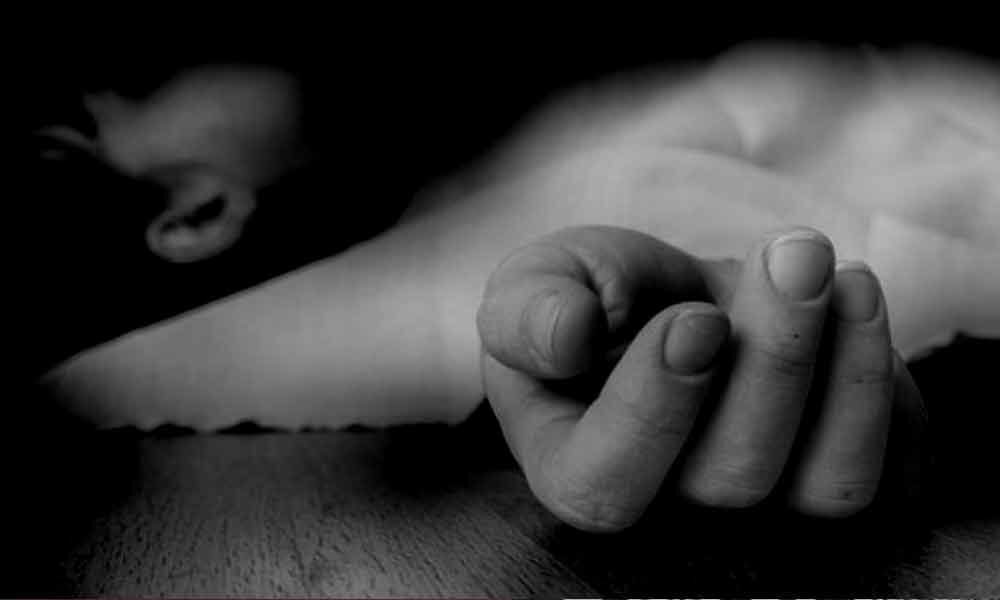 Youngster slits girls throat in Hyderabad and tries to commit suicide