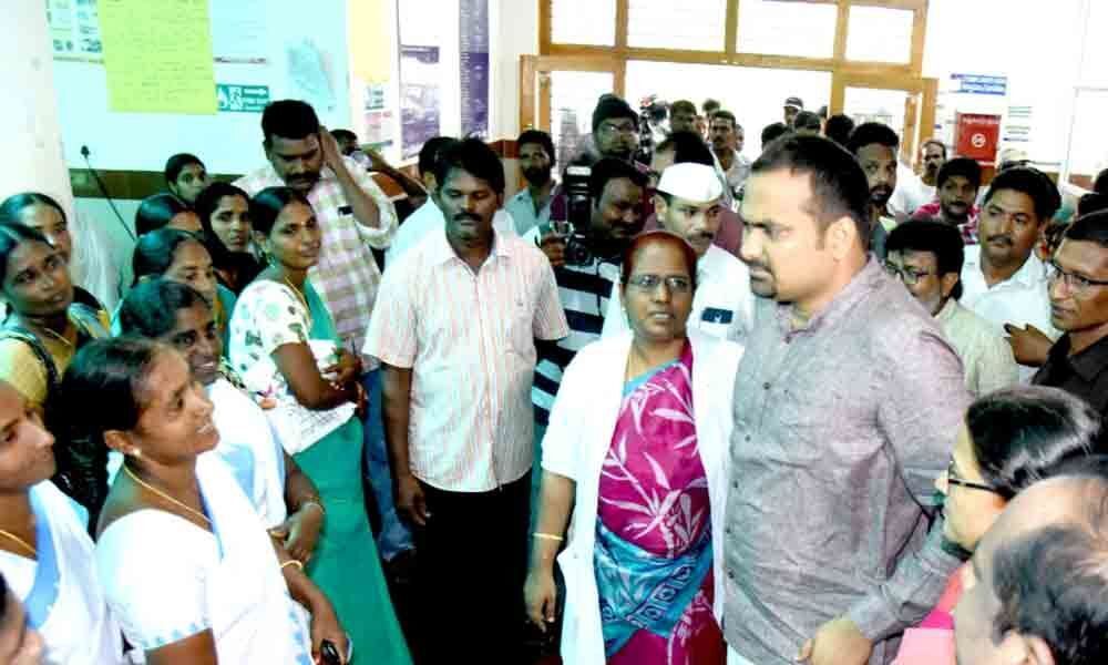 Take steps to promote institutional deliveries, Collector RV Karnan tells doctors in Khammam
