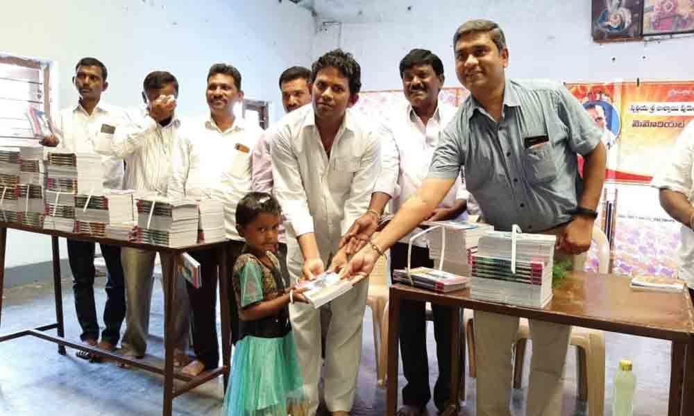 Palvai Purushotham Rao Memorial Trust distributes free notebooks in Asifabad