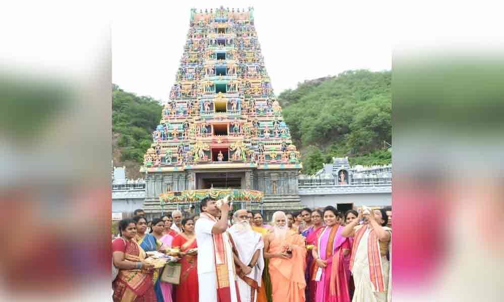 Dattagiri seer visits Durga temple