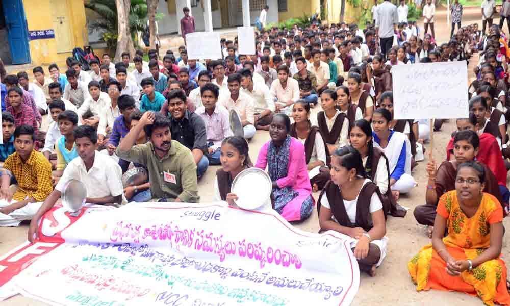 SFI demands government to solve problems at junior college