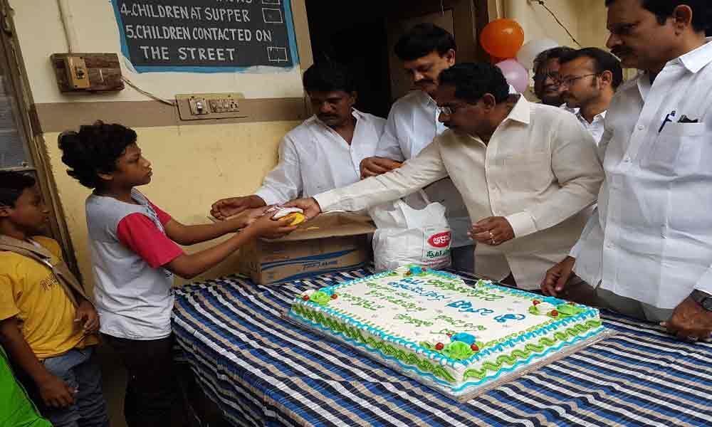 Botsa Satyanarayana birthday celebrated at orphanage