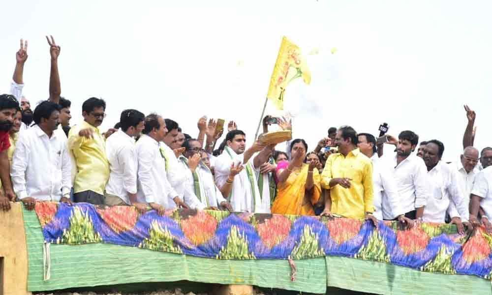 Pattiseema waters enter Krishna