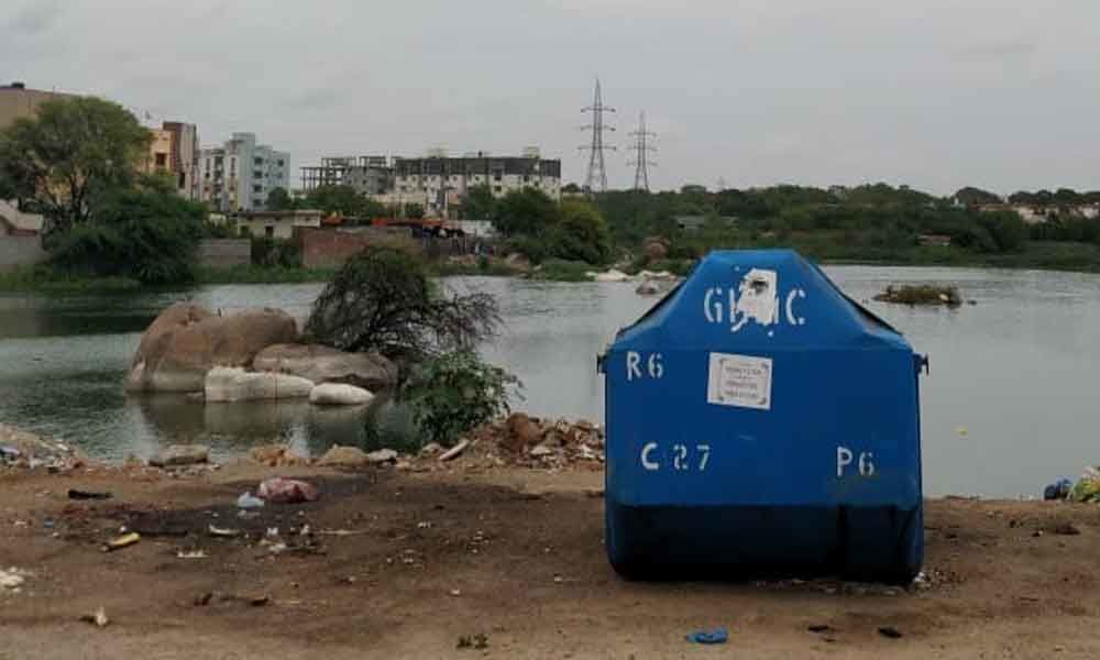 Alwal Lake stinks as garbage piles up