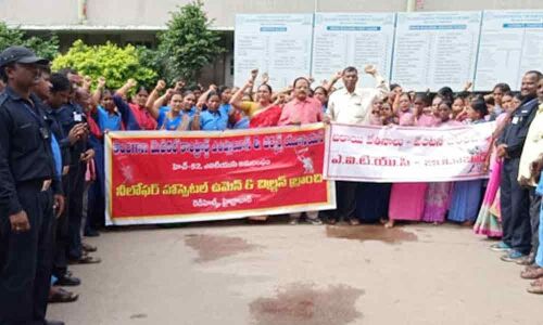 Telangana Medical Contract employees intensified their protest at Niloufer Hospital
