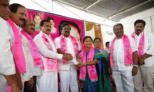 MLA hoists TRS flag in Kamareddy