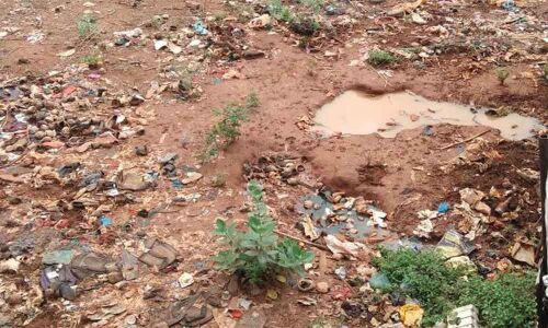 Open plot turns into dump yard