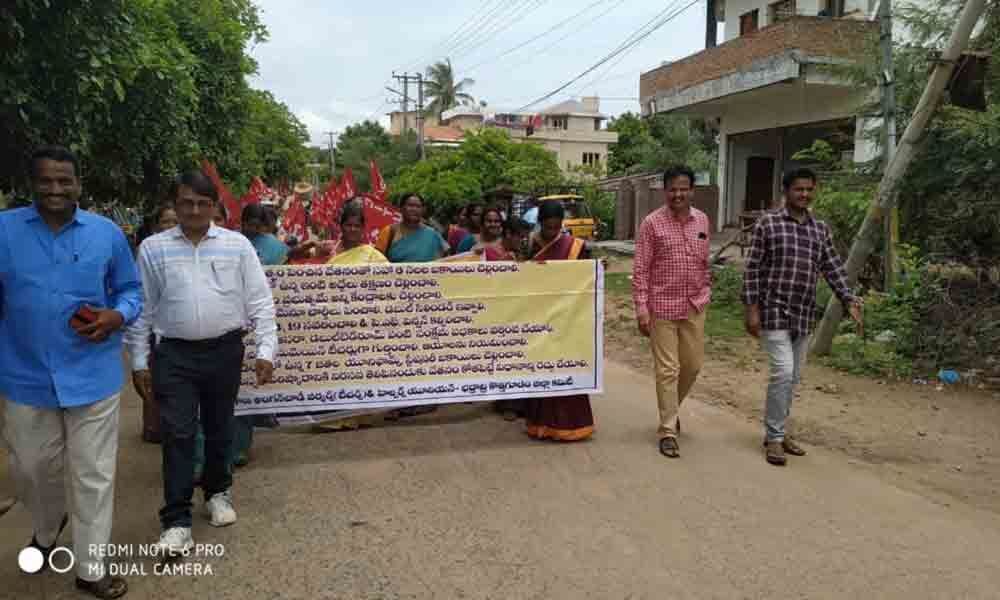 Anganwadi workers seek release of enhanced pay, stage protest in Kothagudem