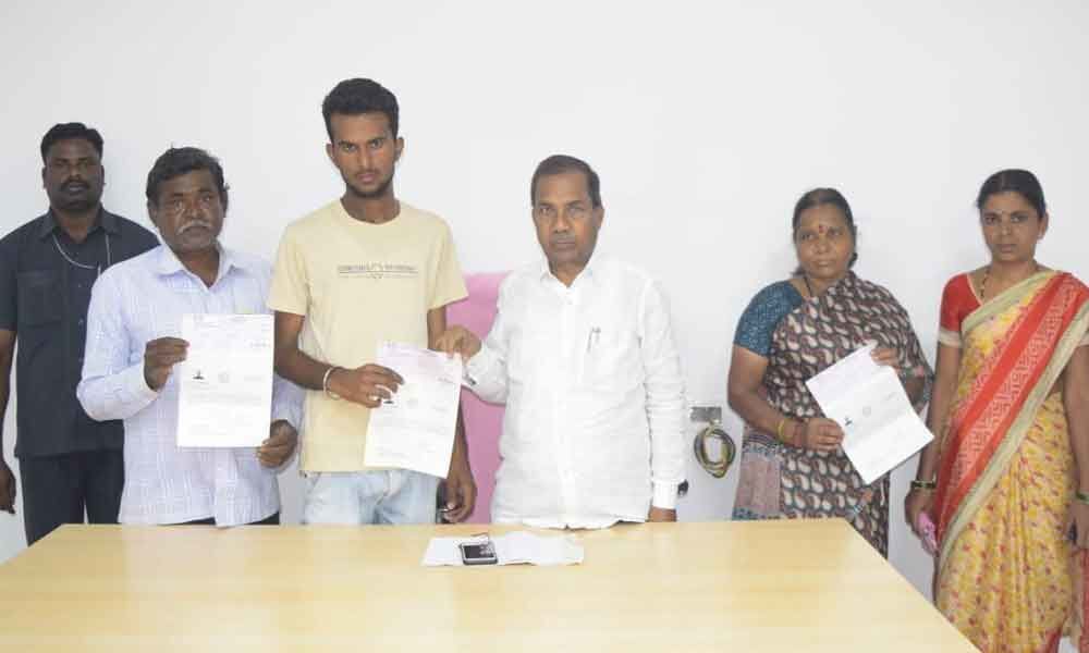Ailing persons get CMRF cheques