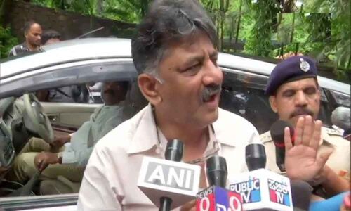 Karnataka Congress minister Shivakumar, JD(S) MLA arrive in Mumbai to meet rebels