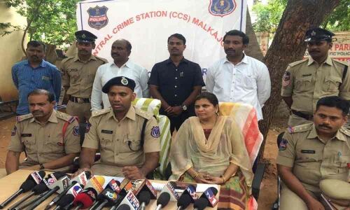 Cops recover 7.32 lakh worth gold, silver from two burglars