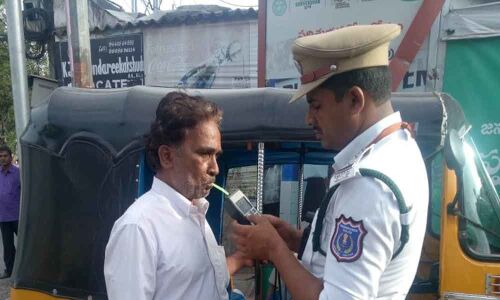 Five auto drivers held for drunken driving