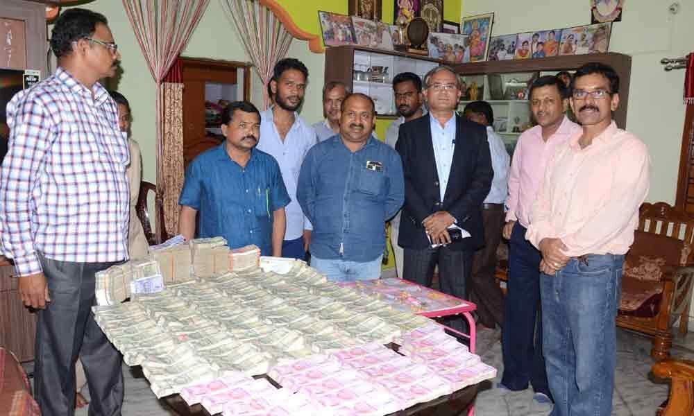 Rs 93.5 lakh cash and 400 grams gold seized from Keshampet Tahsildars house