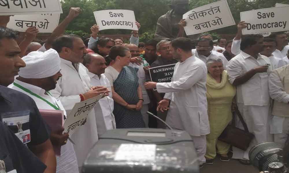 Sonia, Rahul Gandhi protest in Parliament on Goa, Karnataka