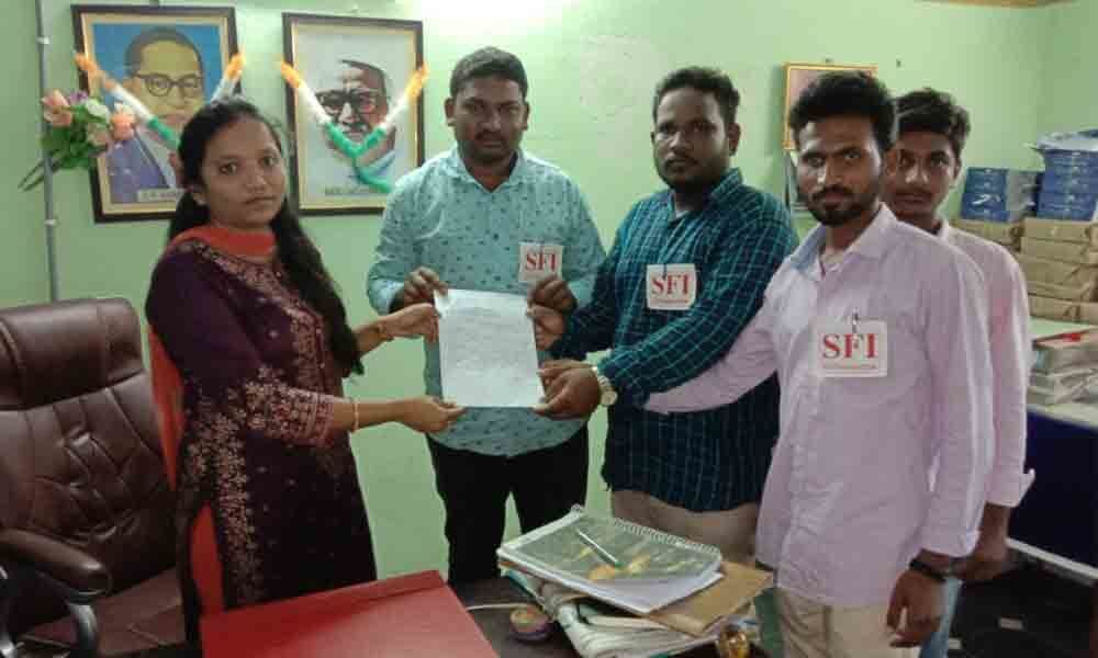 Kothagudem: SFI demands clean water in social welfare hostels