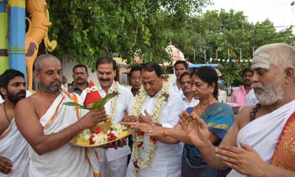Minister vows to develop Bhadrakali shrine in Warangal