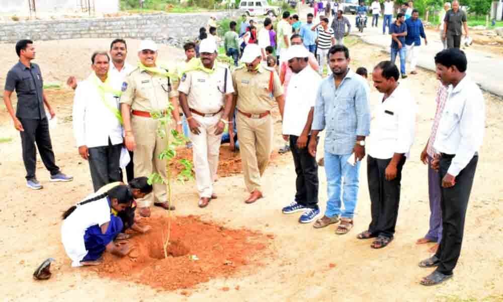 Everyone should plant saplings to protect environment: SP  C Shashidhar Raju