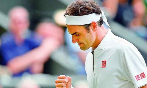 Roger Federer locks Kei Nishikori