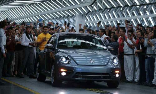 Final VW Beetle model rolls off