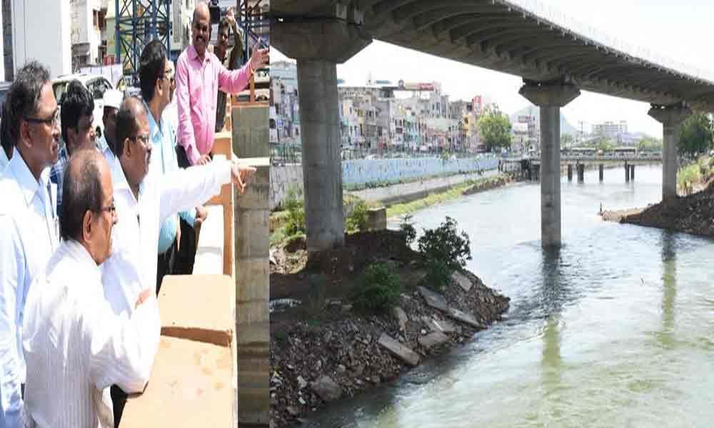 Finish flyover works by Dasara, contractor told Collector