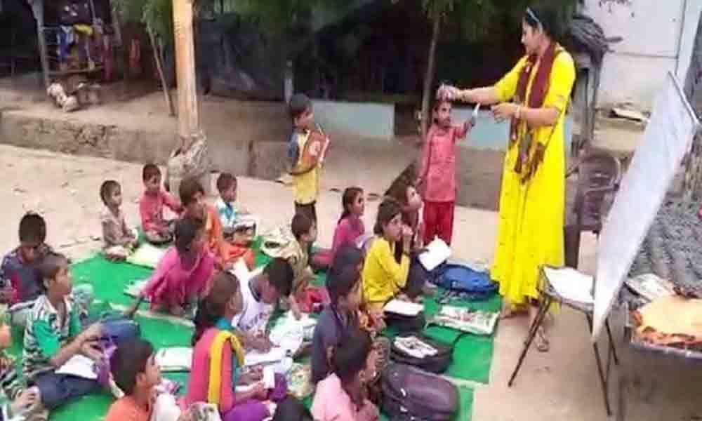 Woman police constable provides free education to underprivileged children