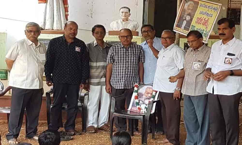 Floral tributes paid to Karl Marx