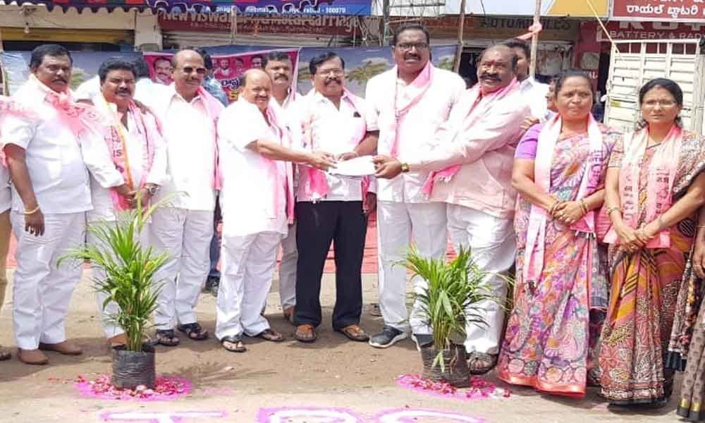 Egge Mallesham takes part in TRS campaign