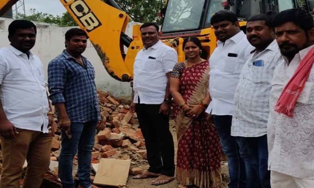 Sarpanch Bandari Shailaja launches culvert works