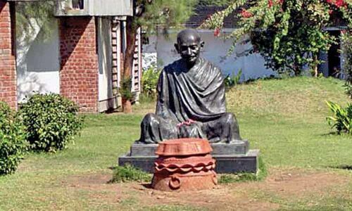 Mahatma Gandhi was spiritual leader of US non-violence movement: Pelosi