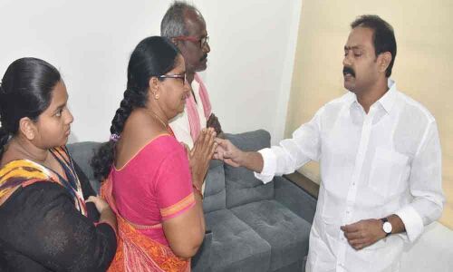 Government will not trouble roadside vendors: Deputy CM Alla Nani