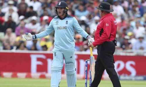 Englands Roy fined for showing dissent