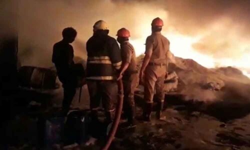 Blaze in old tyres unit reduces it to ashes