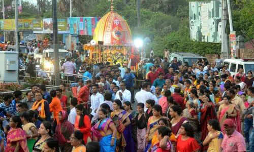 Bahuda Yatra draws huge crowd in Visakhapatnam