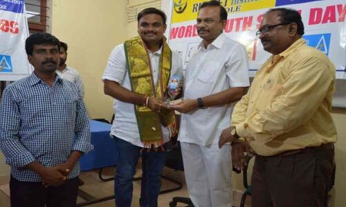 MP felicitates successful bizmen from RUDSETI