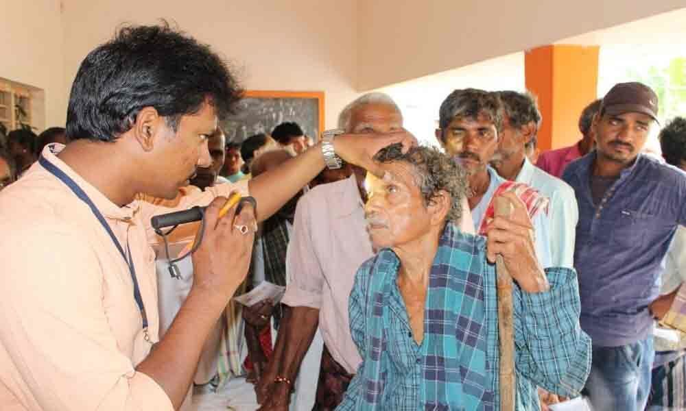 850 people available free medical camp