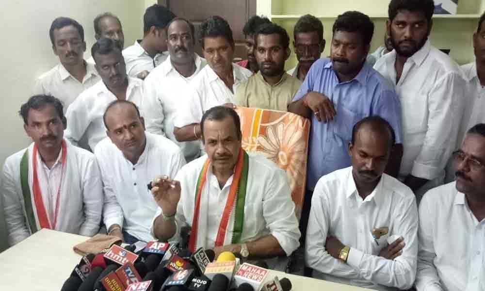 MP Komatireddy Venkat Reddy to launch padayatra for irrigation projects