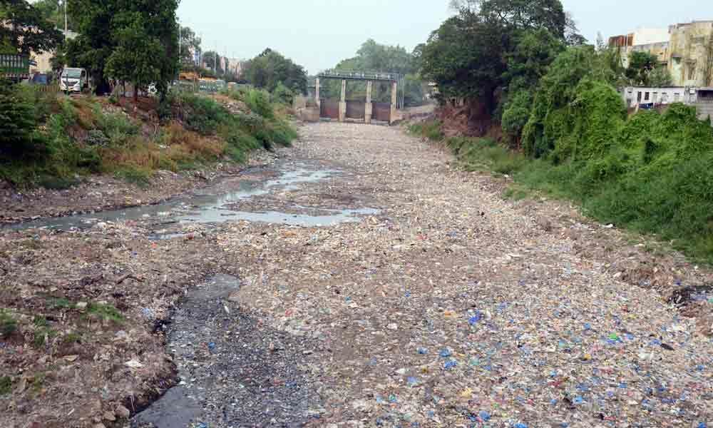 VMC to launch special drive to check plastic menace in city