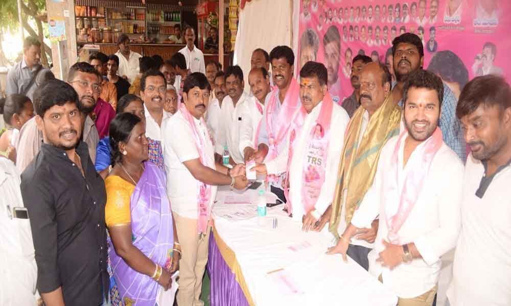 MLA Muta Gopal urges TRS cadre to strengthen party