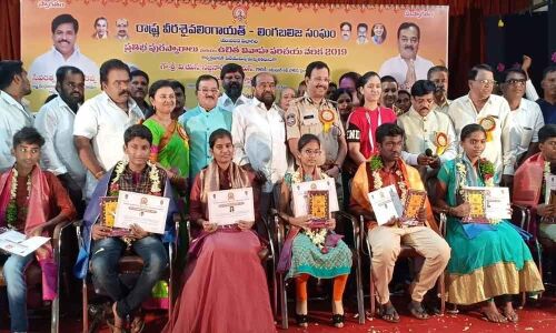 Students exhorted to keep off social media