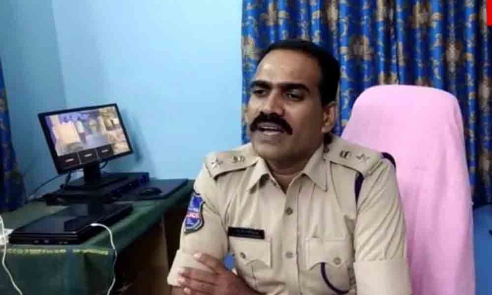 In-charge SP Ravirala Venkateshwarlu makes surprise visit to Ketepally police station
