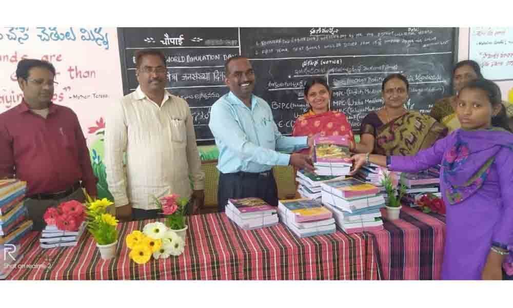 Free textbooks distributed in Kagaznagar