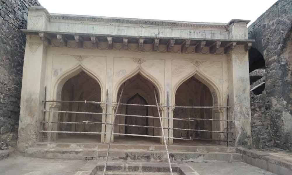 Archaeological Survey of India fences mosque in Golconda