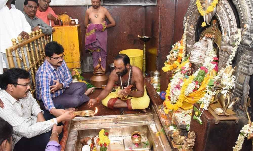 District Collector Hanumantha Rao visits Sangameshawara temple