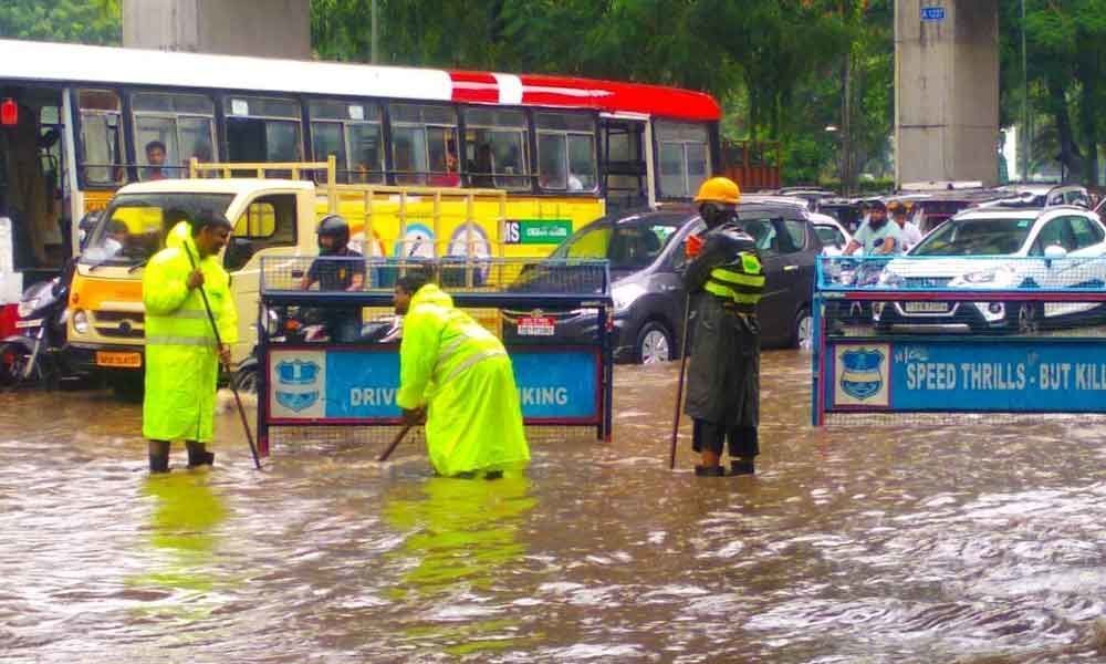 GHMC acts swiftly, clears water-logging