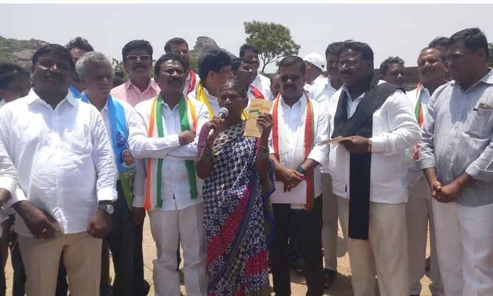 Dont snatch dalits land: Opposition leaders